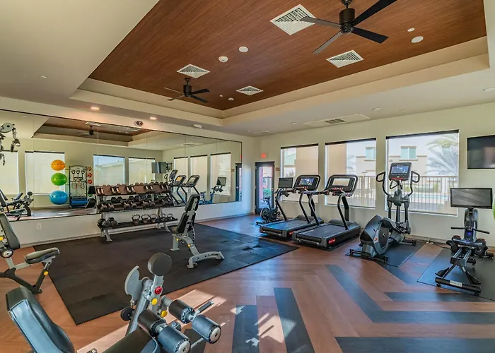 Westgate Area Balcony Pool Gym Parking Wd Apartment Glendale