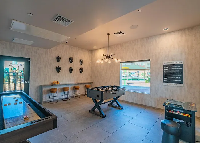 Westgate Area Balcony Pool Gym Parking Wd * Glendale