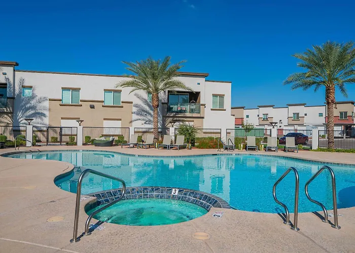 Westgate Area Balcony Pool Gym Parking Wd Apartment