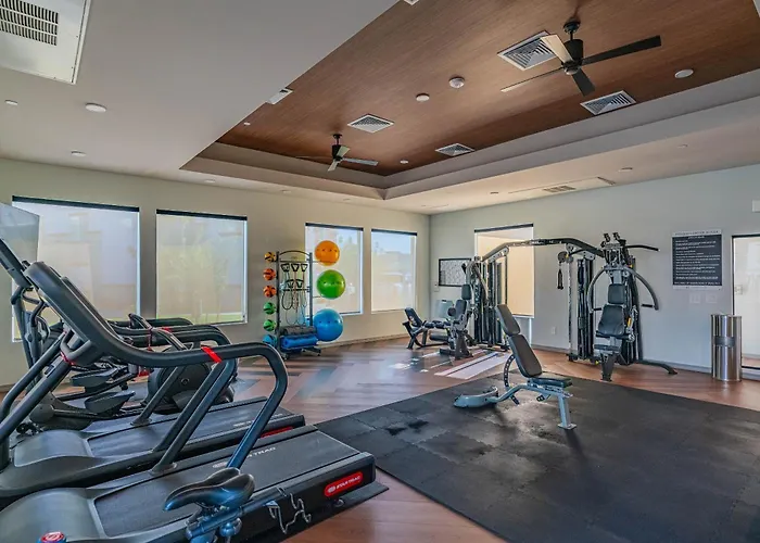 Westgate Area Balcony Pool Gym Parking Wd * Glendale