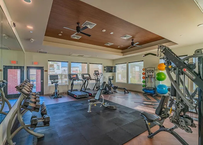 Westgate Area Balcony Pool Gym Parking Wd Apartment