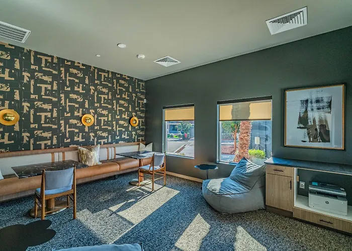 Westgate Area Balcony Pool Gym Parking Wd Glendale