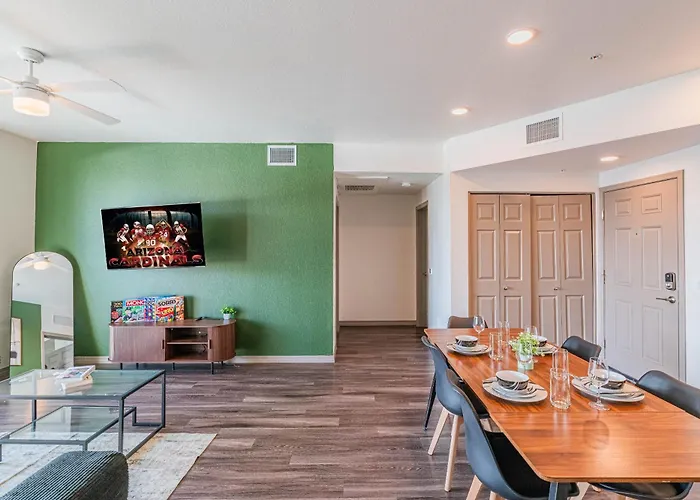 Westgate Area Balcony Pool Gym Parking Wd Apartment