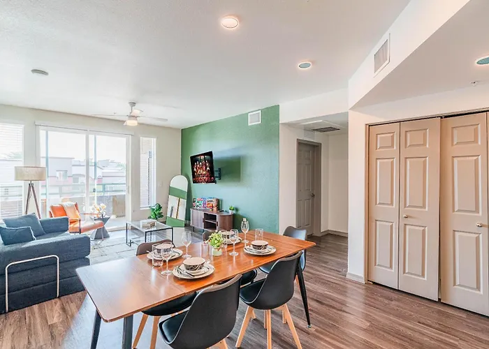 Westgate Area Balcony Pool Gym Parking Wd Apartment