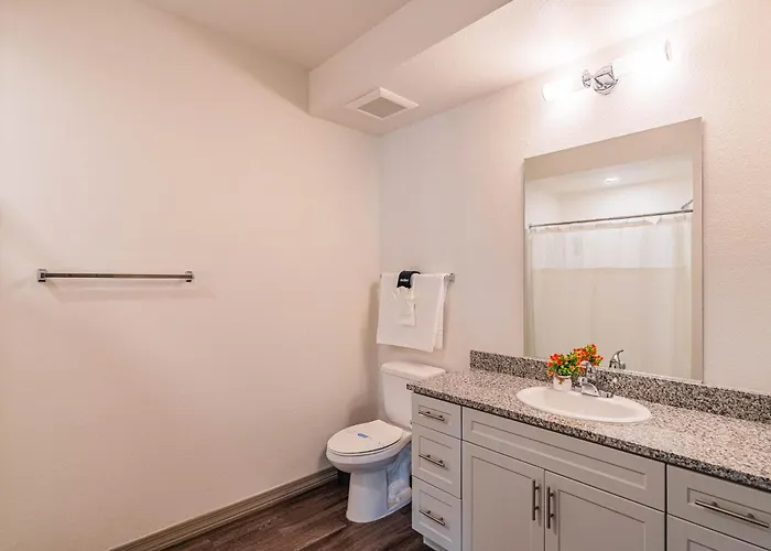 Westgate Area Balcony Pool Gym Parking Wd Apartment *