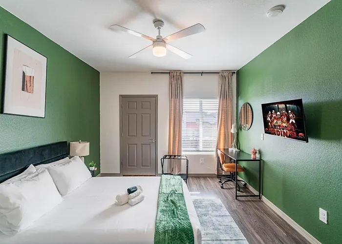 Westgate Area Balcony Pool Gym Parking Wd Apartment Glendale