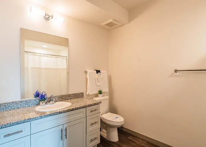 Westgate Area Balcony Pool Gym Parking Wd * Glendale