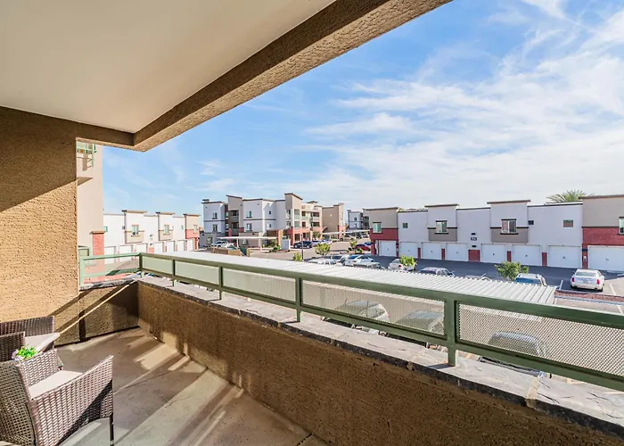 Westgate Area Balcony Pool Gym Parking Wd * Glendale