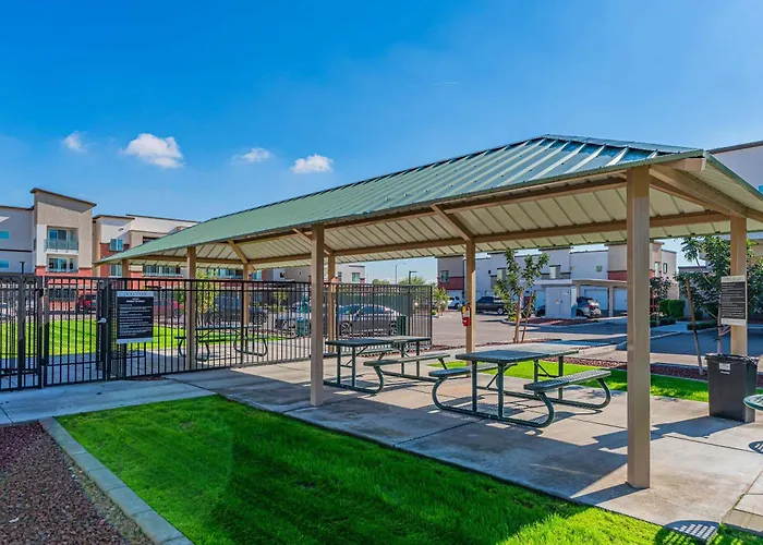 Westgate Area Balcony Pool Gym Parking Wd Glendale